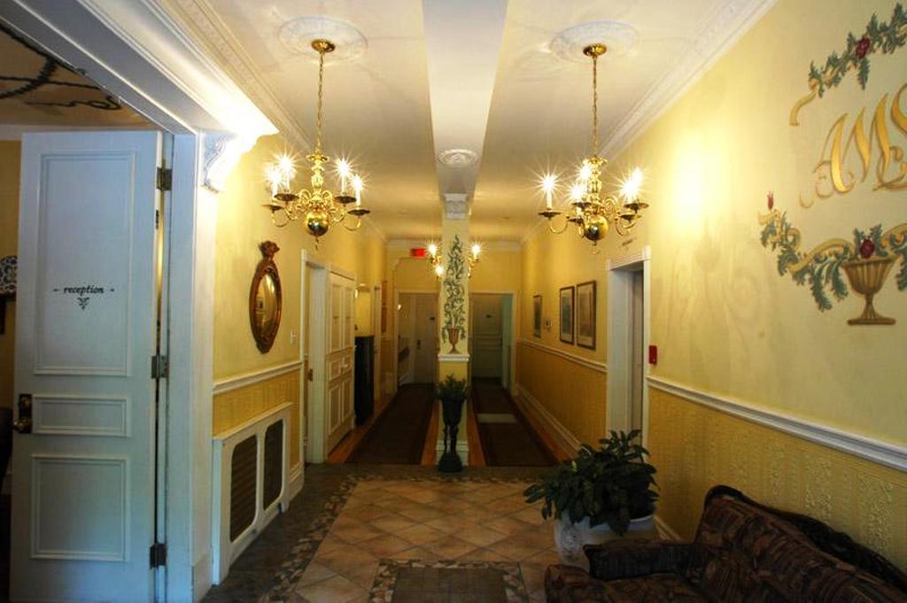 Manoir Sherbrooke Hotel